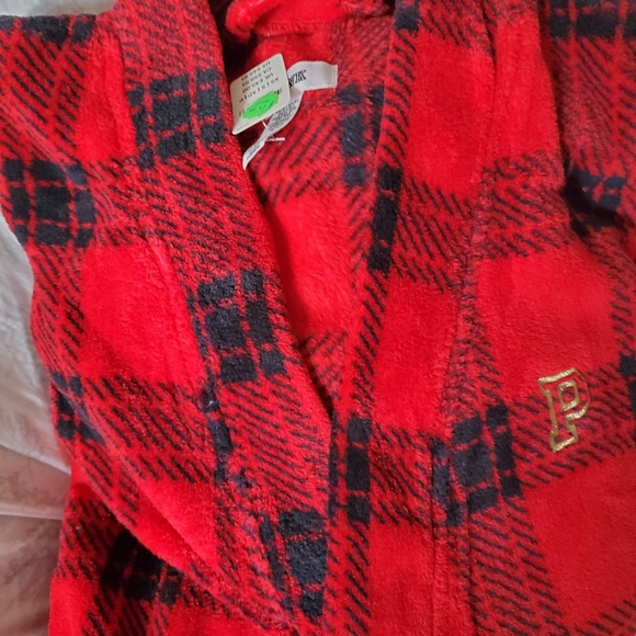 Robes - Picture 2 of 10